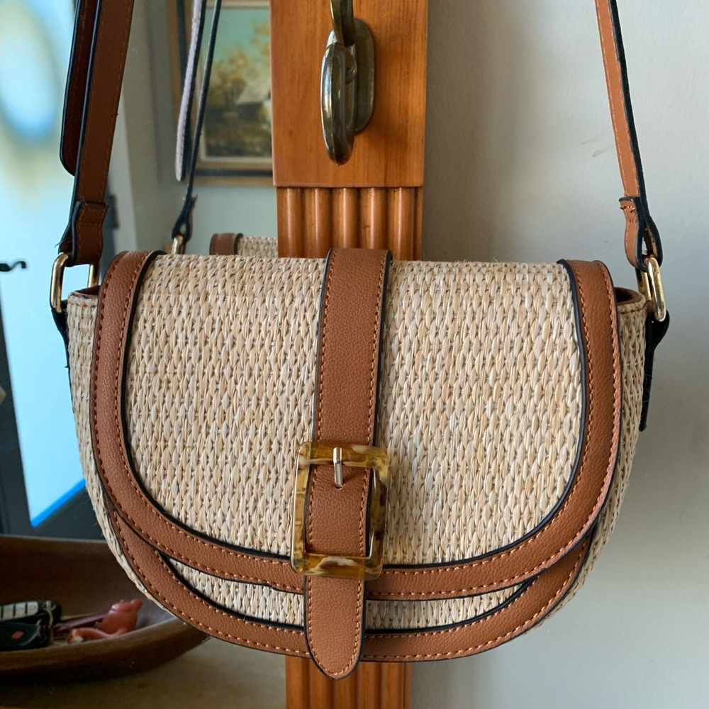 Izzy and Ali crossbody woven straw purse | Brown
